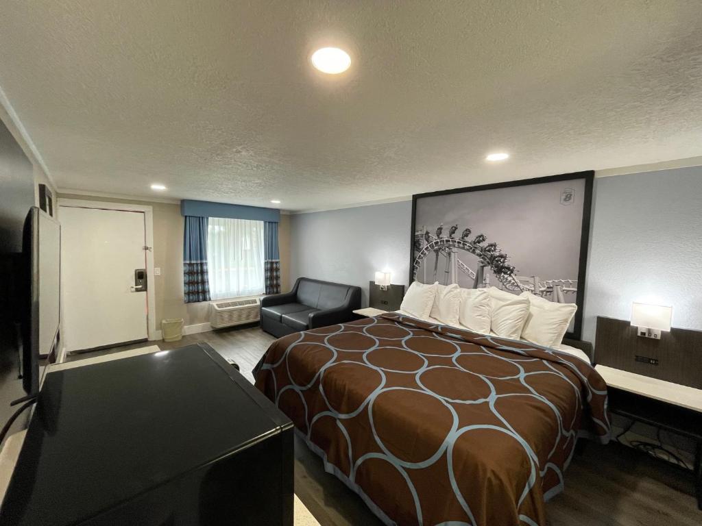 Super 8 by Wyndham Kissimmee-Orlando - 