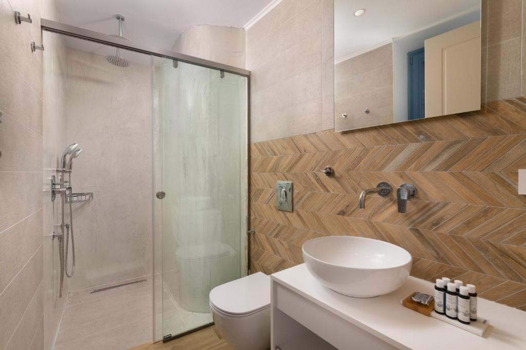 A bathroom at Cedrus Blue