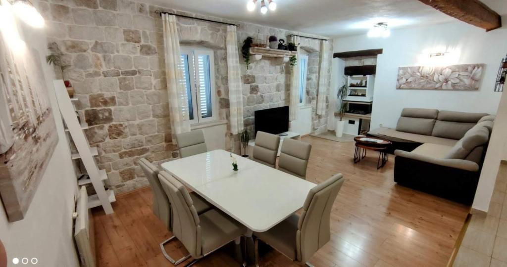 a living room with a white table and a couch at Apartman Old Town in Trogir