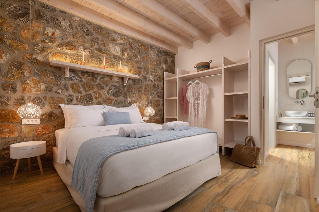 A bed or beds in a room at Cedrus Blue
