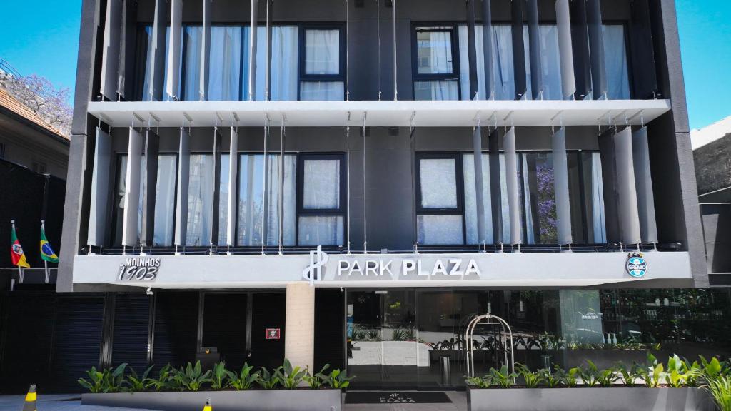 a building with the entrance to a pink plaza at Park Plaza Moinhos Porto Alegre in Porto Alegre