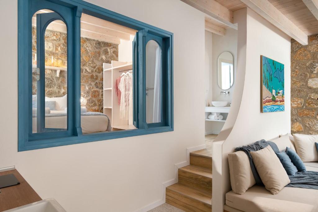 A seating area at Cedrus Blue