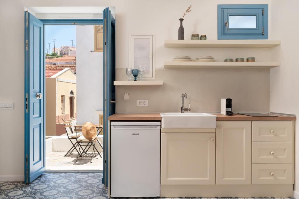 A kitchen or kitchenette at Cedrus Blue
