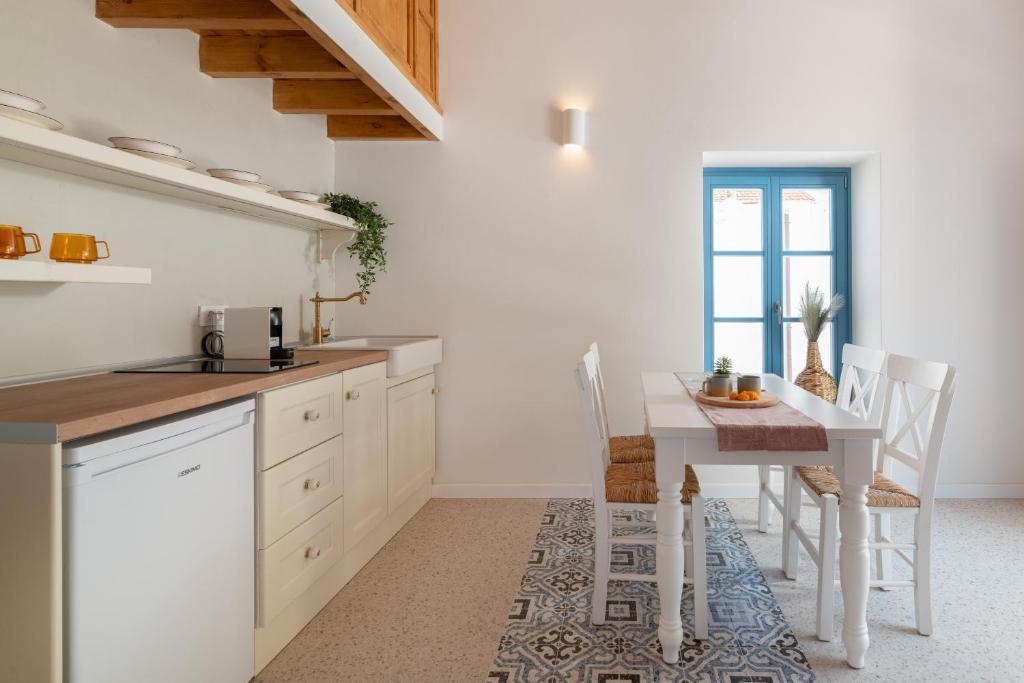 A kitchen or kitchenette at Cedrus Blue