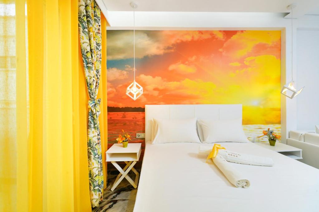 a bedroom with a bed with a painting on the wall at Suites El Greco in Potos