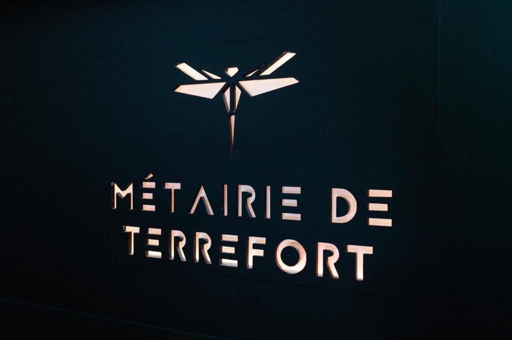 La Métairie De Terrefort في Bouliac: علامة لمارتينيز detenententeentet enteffitg