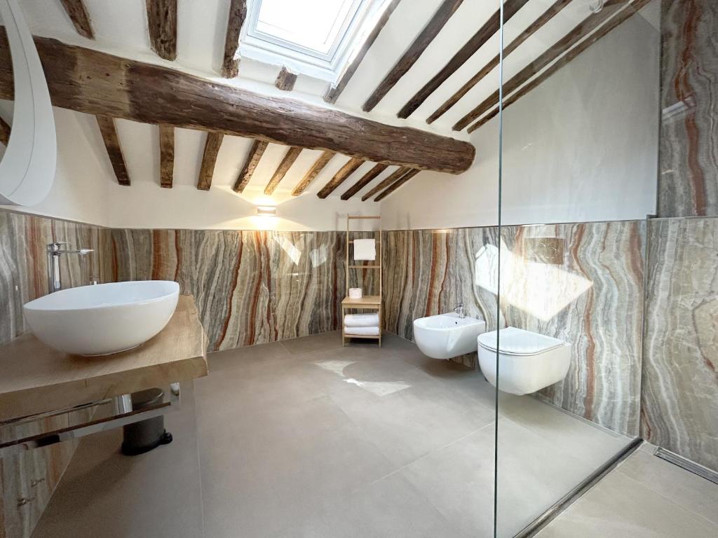 Bany a New Moon Rooms