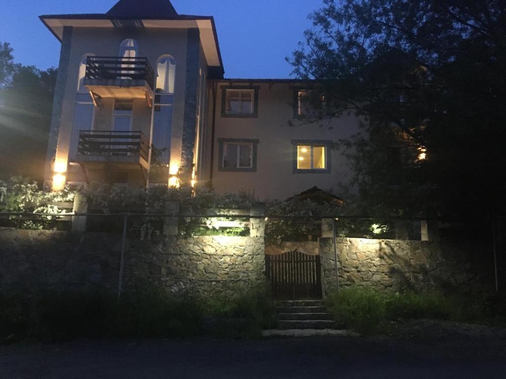 Zahrada ubytování Nran Hatik