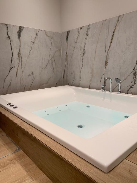 Belle Athenes - Luxury Rooms at Monastiraki Railway Station - Resim 28