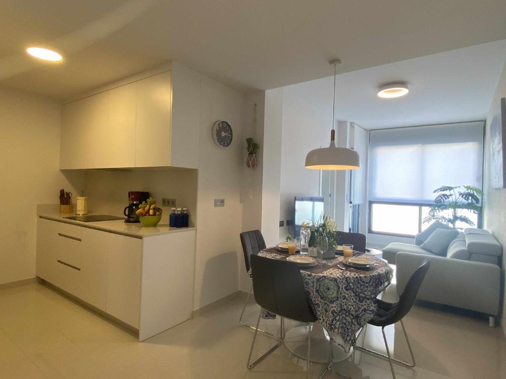 Kuchyňa alebo kuchynka v ubytovaní Impresionante piso en el centro de Torrevieja