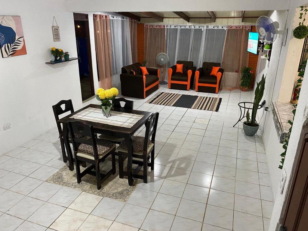 a living room with a table and chairs at Casa Valeria Puntarenas in Puntarenas