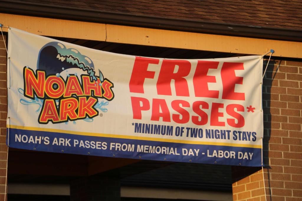 a free passes banner hanging on the side of a building at Best Western Ambassador Inn & Suites in Wisconsin Dells