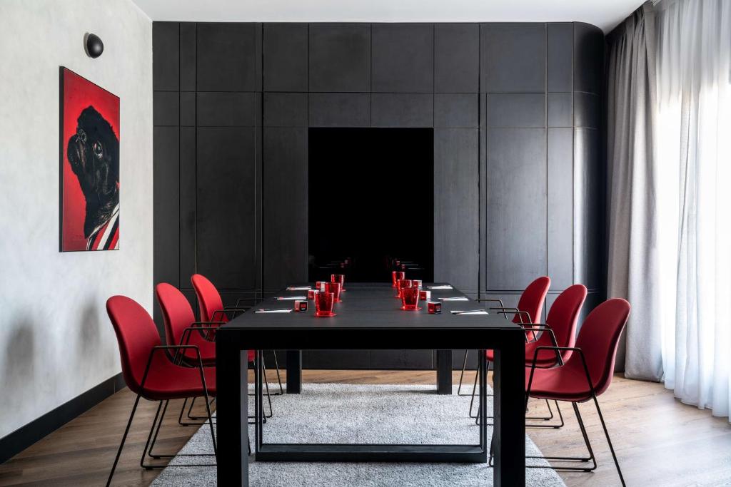 Radisson RED Madrid - Resim 10