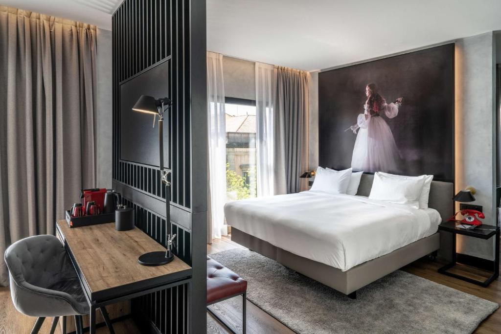 Radisson RED Madrid - Resim 14