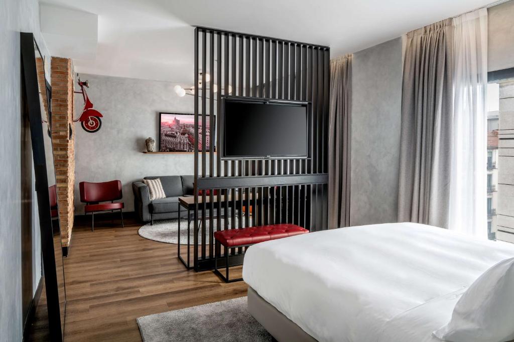 Radisson RED Madrid - Family Room