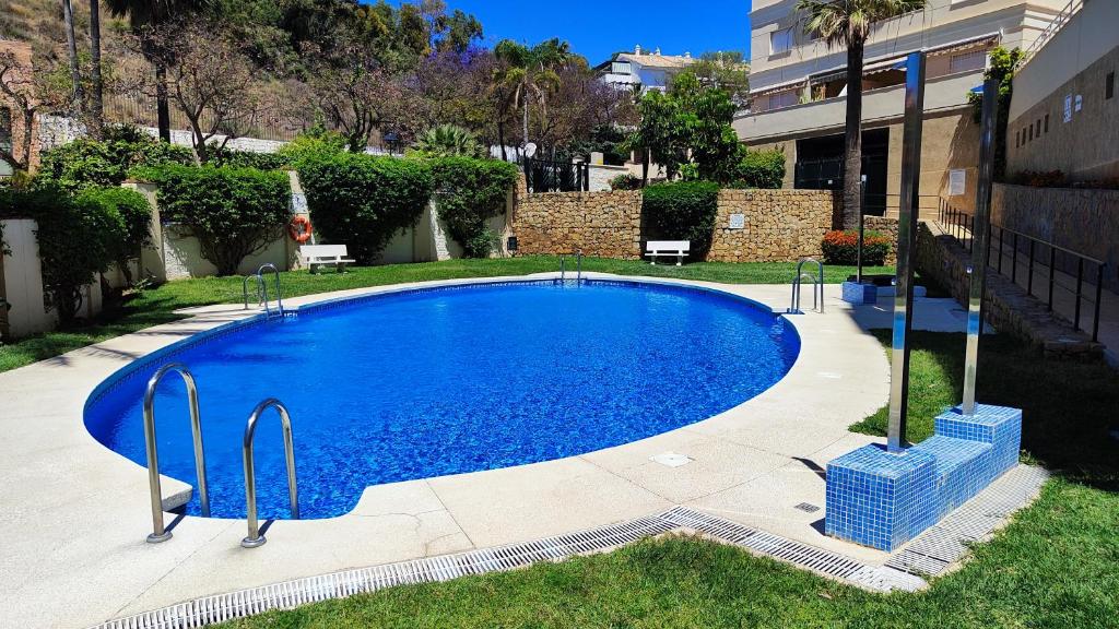 Bazén v ubytování 2BDR Penthouse, terrace, BBQ, pools and sea view in Benalmádena nebo v jeho okolí