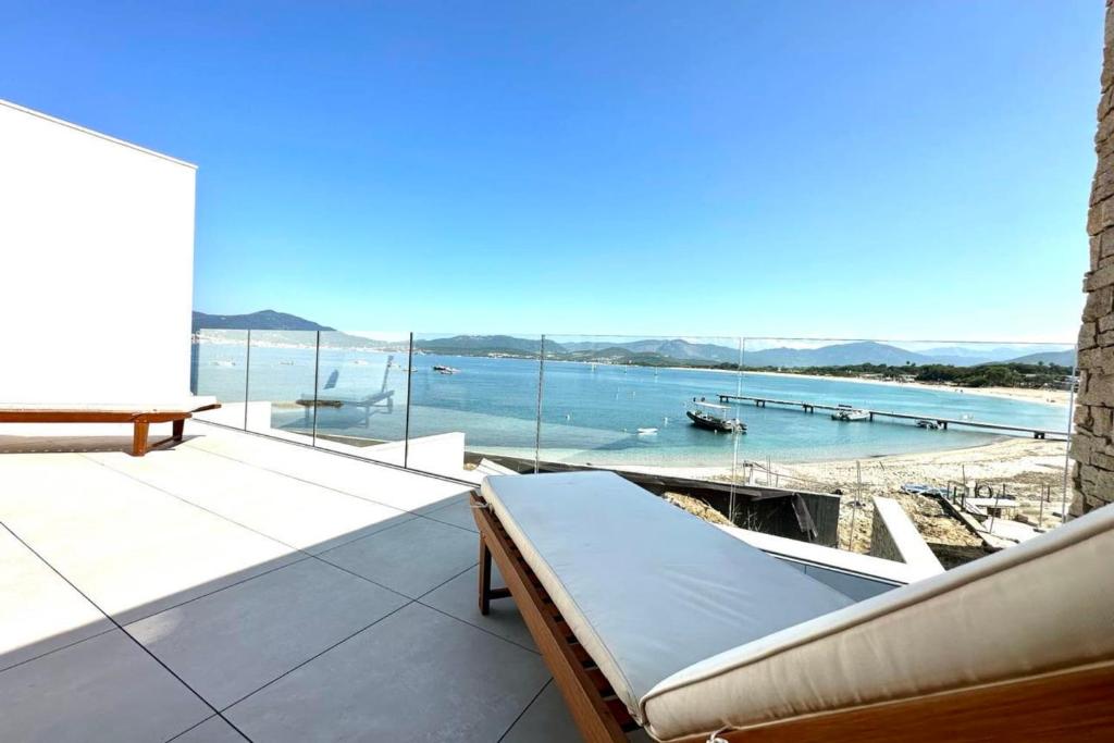 Bright 70m with sea view