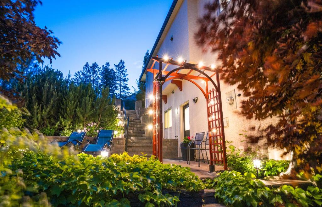 Κήπος έξω από το Sunrise Valley Suite