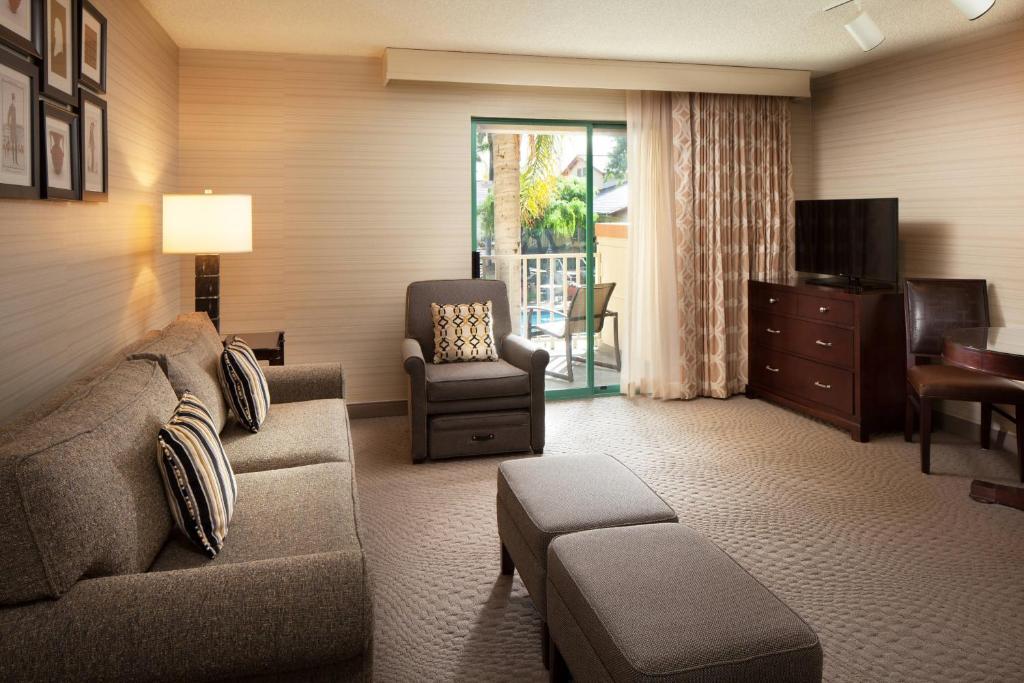 Sheraton San Jose Silicon Valley - 1 Bedroom 2 Room Suite, Courtyard View, Balcony