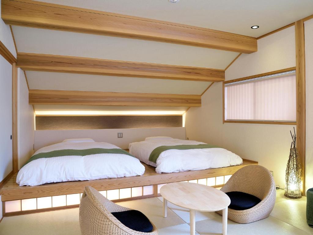 Postel nebo postele na pokoji v ubytování Ryokan Okayama