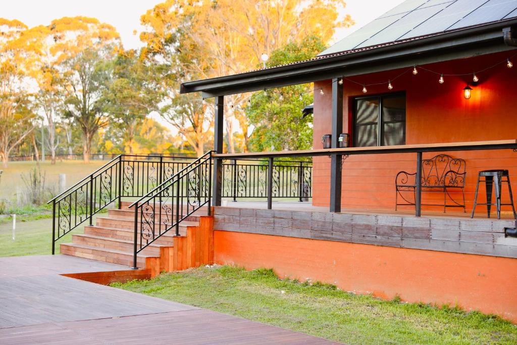 Orange Cottage at Lovedale - Housity