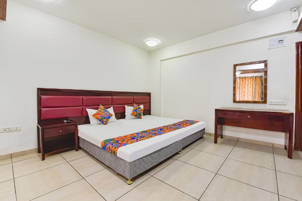 Postel nebo postele na pokoji v ubytování FabHotel GL Residency - Satellite