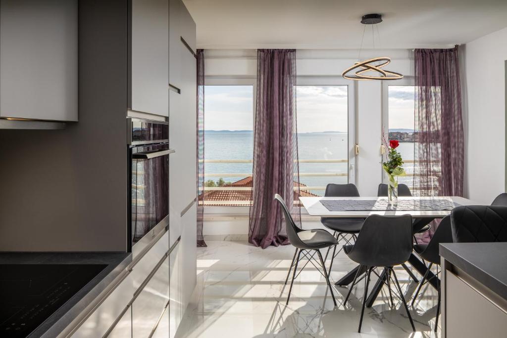 Fotografie z fotogalerie ubytování Apartman with beautiful view Magdalena v destinaci Podstrana