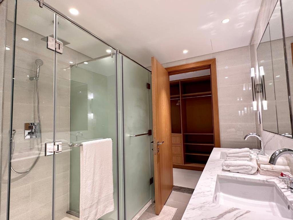 Koupelna v ubytování Opera Grand by Luxstay Holiday Homes