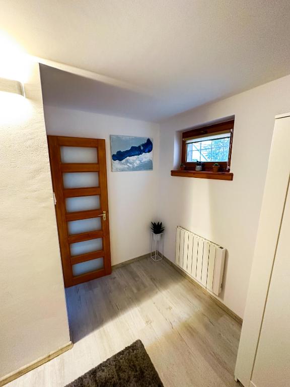 TV a/nebo společenská místnost v ubytování Panoráma Csopak