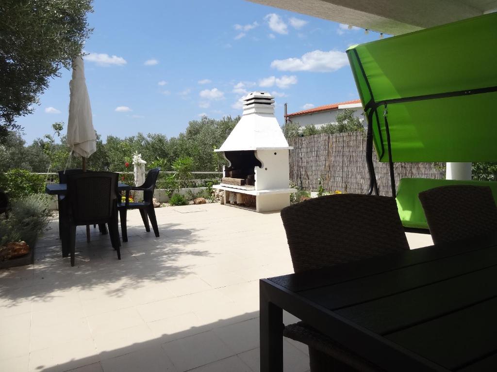 Balkón nebo terasa v ubytování Modern island apartment with pool 80 meters from the sea A