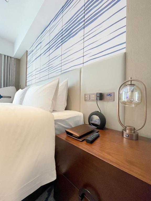Postel nebo postele na pokoji v ubytování White Swan VYV Hotel, Foshan
