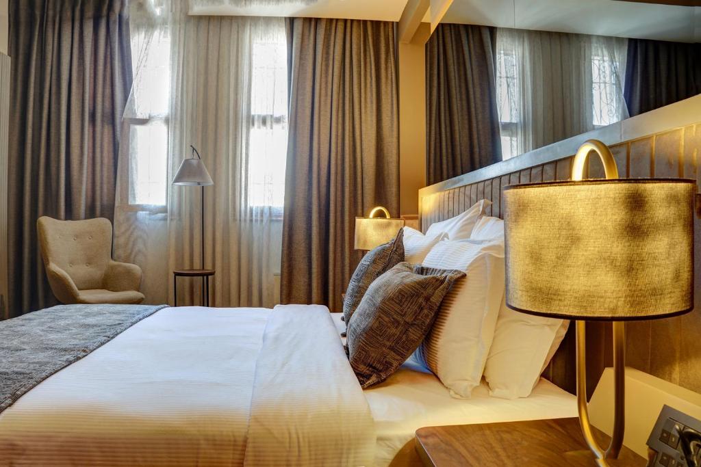 Four Mansions Hotel - 9