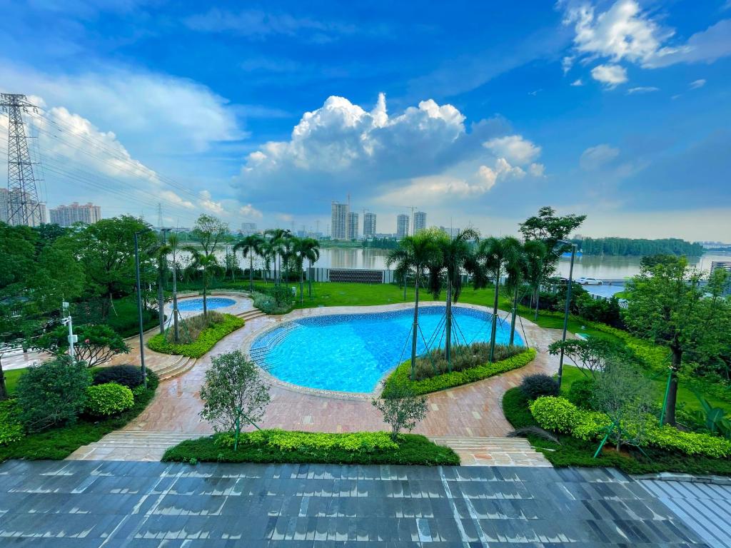 Bazén v ubytování White Swan VYV Hotel, Foshan nebo v jeho okolí