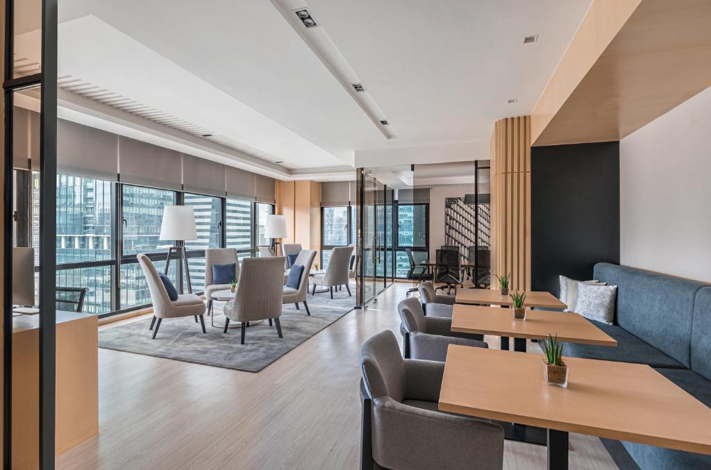 Posezení v ubytování Seda Bonifacio Global City