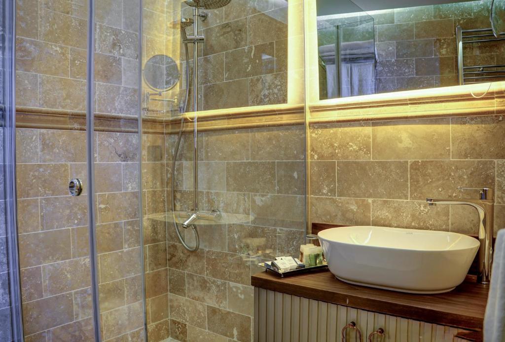 Four Mansions Hotel - 6