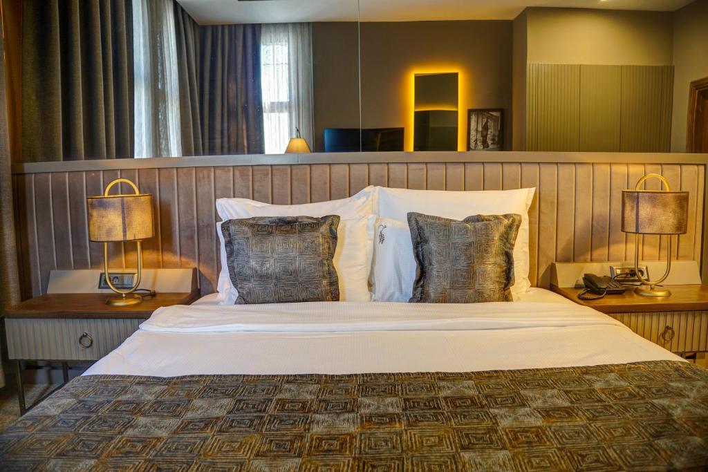 Four Mansions Hotel - 13