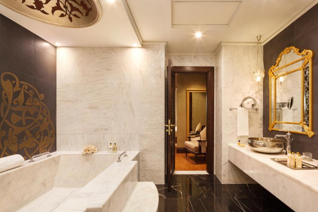 Jumeirah Zabeel Saray Dubai - Imperial One-Bedroom Suite With Club Access Including Breakfast, Afternoon Tea, Evening Cocktail Hours & Soft Refreshments