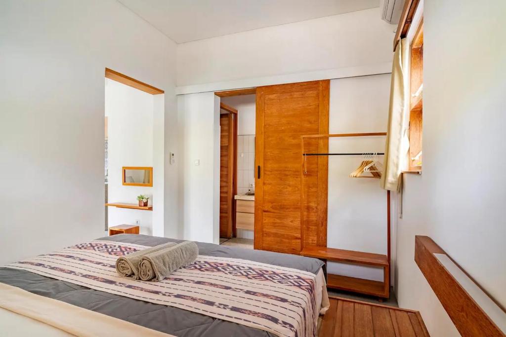 En eller flere senge i et værelse på Private Pool Villa Retreat NAMU no2,no4,no5,no6