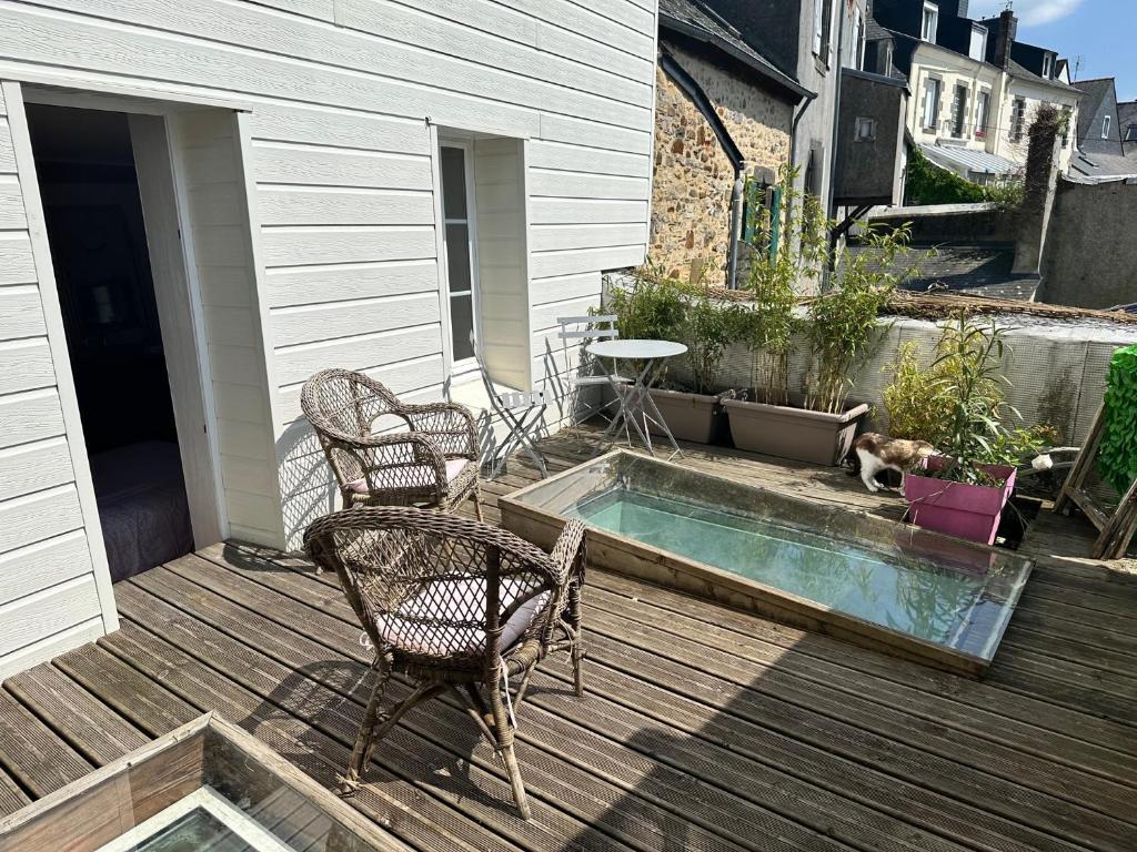 Apparts 17 avec cachet au centre petite citée de caractère - Apartamento Con Terraza