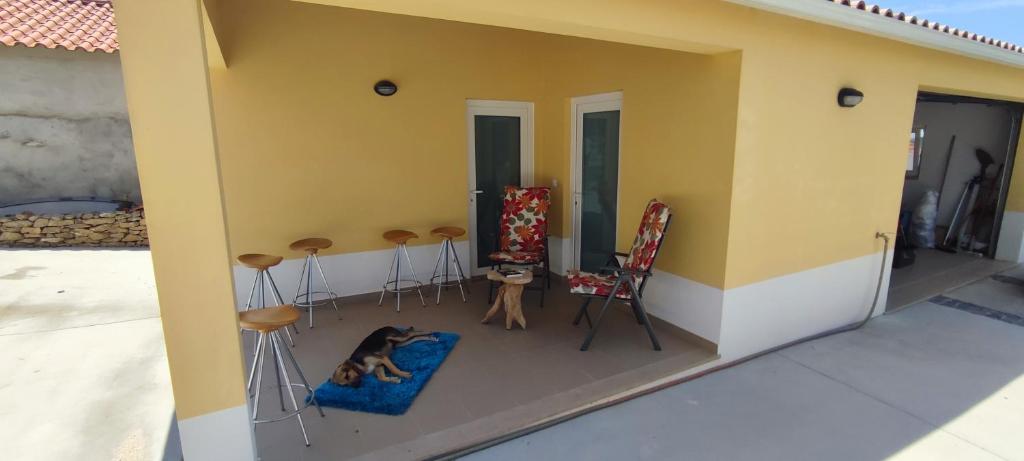 Balkón nebo terasa v ubytování Kyrios Lounge restful studio with private pool and car available