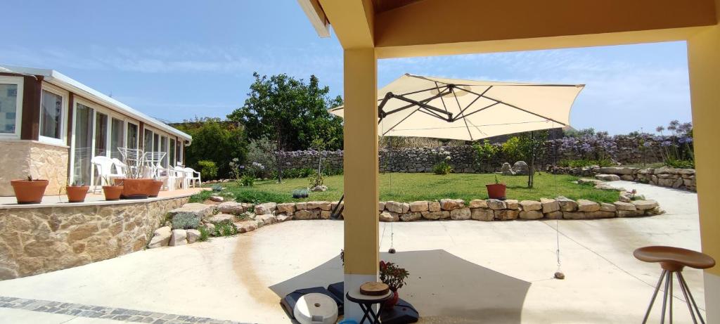 Zahrada ubytování Kyrios Lounge restful studio with private pool and car available