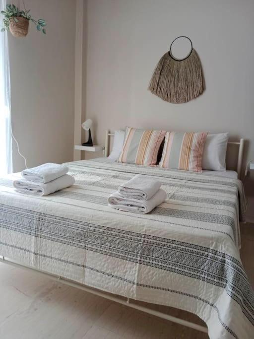 Cherry - HappyHostGr - Downtown Apartment - 1