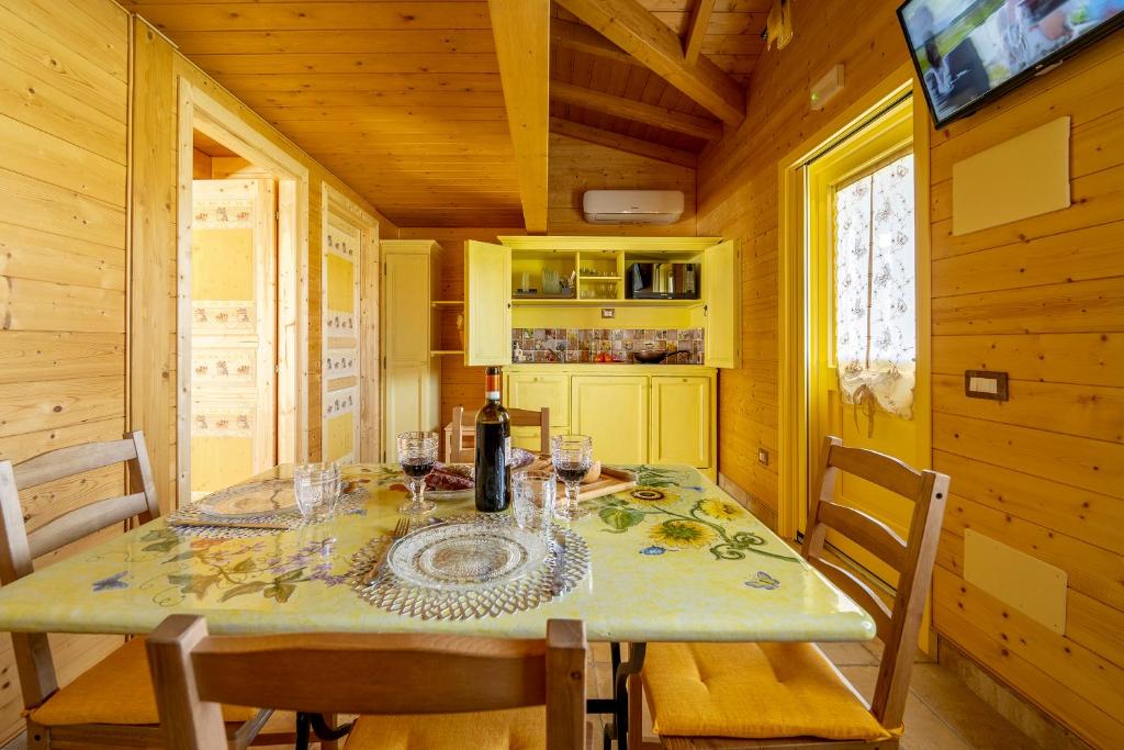 TV a/nebo společenská místnost v ubytování Il Campo di Nonno Giò