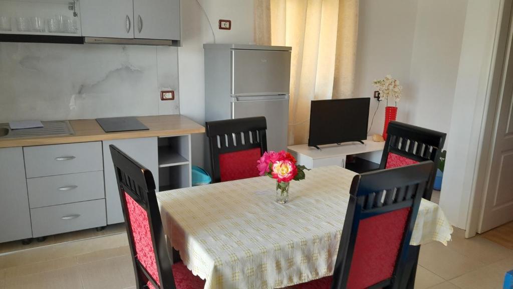 Kuchyň nebo kuchyňský kout v ubytování Apartments Denis