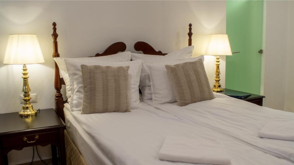 OPERA16 Guestrooms - King Studio