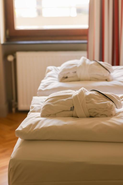 Postel nebo postele na pokoji v ubytování Mimosa Hotel