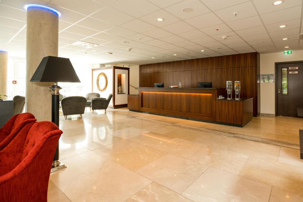 O saguão ou recepção de Hotel Schopenhauer Hof
