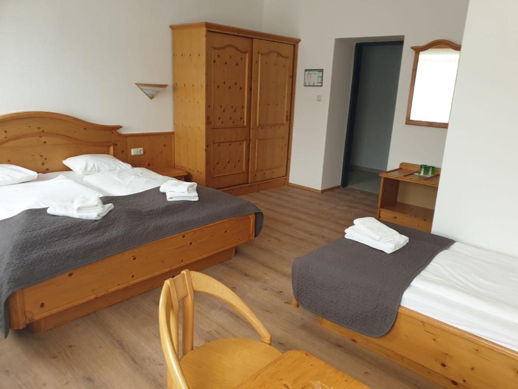 Postel nebo postele na pokoji v ubytování Neuhof