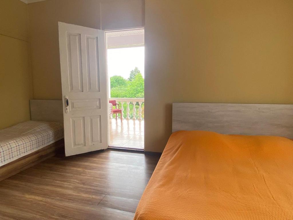 Postel nebo postele na pokoji v ubytování Natia Guest House