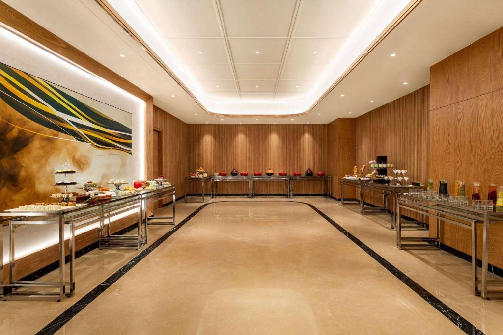 Fotografie z fotogalerie ubytování Ramada Encore by Wyndham Indore Nipania v destinaci Indaur